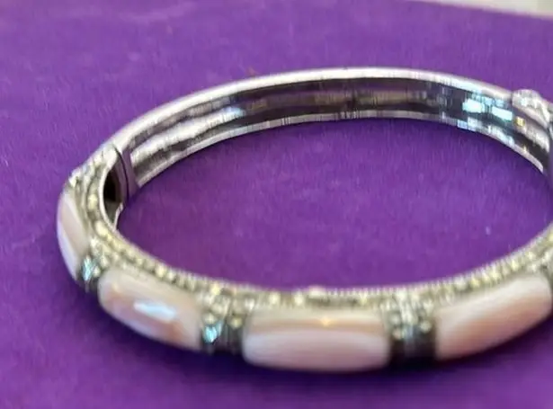 Gorgeous inlaid pink mother of pearl Maras site hinged bangle bracelet. …