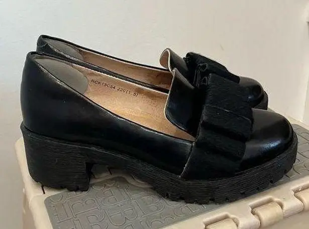 Batso Loafers black with heel and bow size 220 (5.5) rare