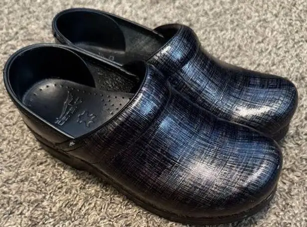 Dansko Clogs Professional Linen Patent Sz 36 (5.5) Black Metallic Rainbow Work