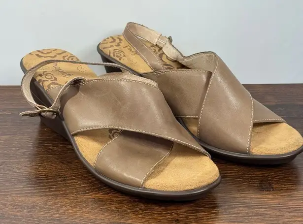 Propet Womens 2” wedge heel khaki leather sandal size 10 Tan