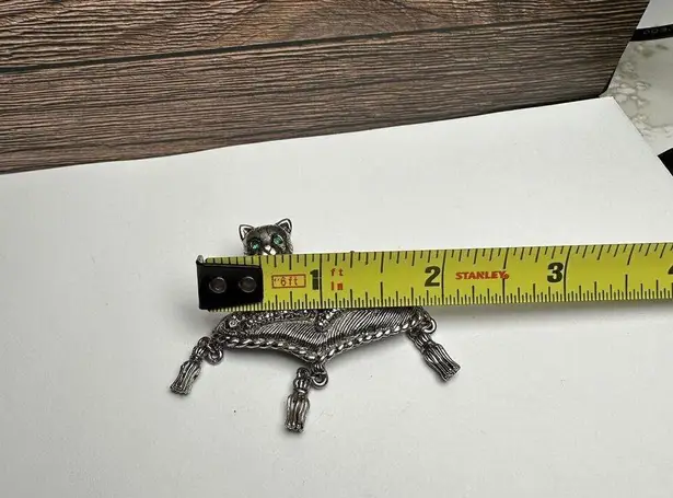 Avon Kitty Cat On Tasseled Pillow Charms Brooch Pin Green Rhinestone Silver