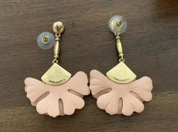 Stella & Dot ๐๐HOST PICK๐๐ Rory Floral Earring