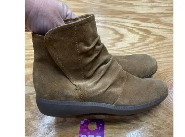 Munro Scout Women's 6.5 M Brown Suede Hook & Loop Round Toe Ankle Booties