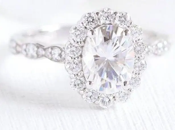 Boutique NEW Women's White Gold Filled Oval Halo Simulated Diamond Engagement Ring, Sz 7