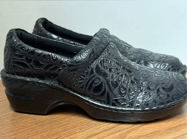 B.O.C Born Concept Womens Black Peggy Embossed Clog Shoes Size 8.5 M