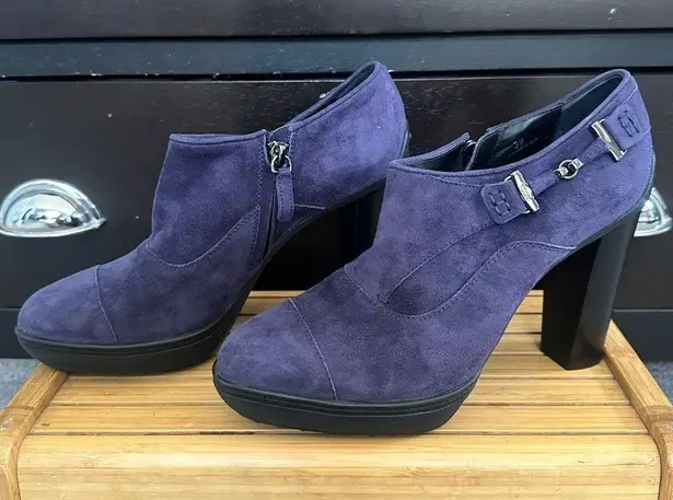 Tod's  Navy Blue Leather Suede Ankle Booties, luxury, EUC (almost like new) sz 39