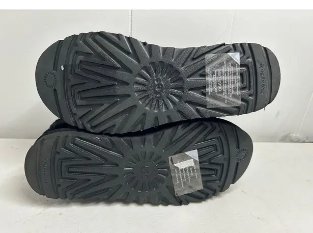 UGG Mini Braid Boots Women's in black. Size 6. NWOB