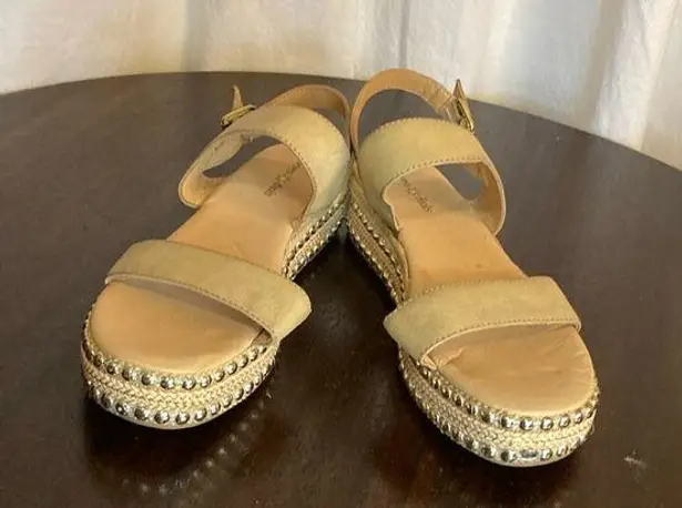 Seven Dials Women's Beige Sandals with Gold Accents Size 9