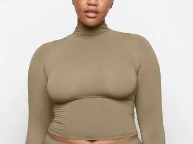 SKIMS Soft Smoothing Turtleneck NWT 3X