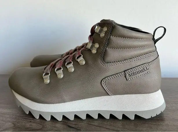 Merrell Women's Alpine Falcon Hiker Boot Size 8 #B1441