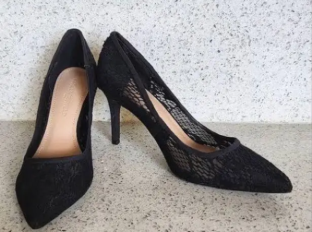 Karl Lagerfeld Black lace Pumps NWT