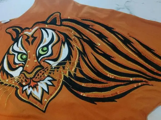 Bob Mackie Size L Mustard Tiger Embroidered Sequins Dolman Sleeve Tee Top