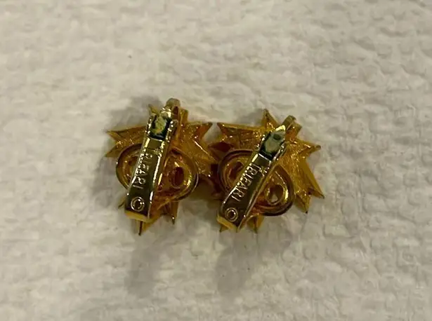 Trifari Vintage CROWN GoldTone Maple Leaf π ClipOn Earrings