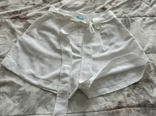 J. McLaughlin NWOT  White Linen Blend Belted High Rise Shorts with Pockets, size 6