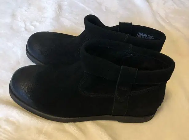 UGG New  Josefene Cuff Women's Shoes boots, women size 6.5, new no box no tag