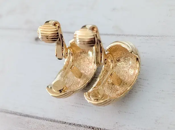 Vintage Clip On Earrings Stylish Chunky Large Statement Gold Tone Corrugated
