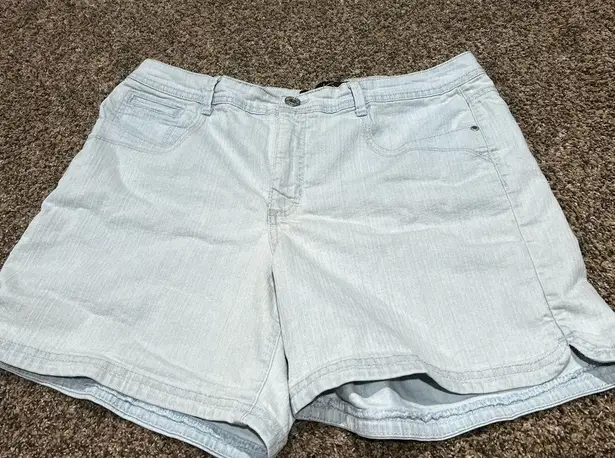 Gloria Vanderbilt Vintage jean shorts size 14
