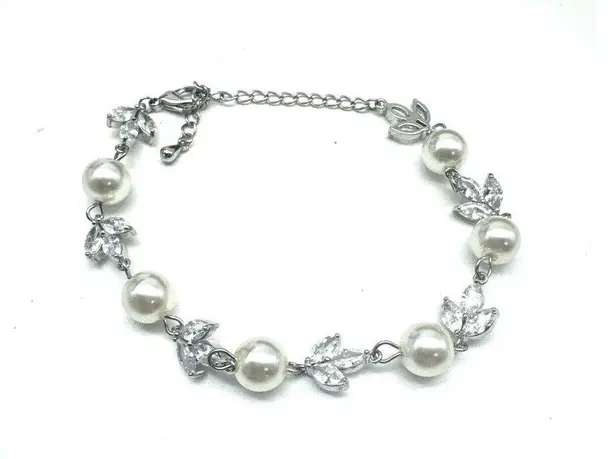 Pearl Bracelet Clear Zirconia Silver Plating Over Alloy Lobster Clasp Adjustable