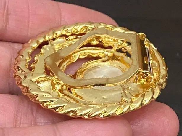 Vintage Unsigned Large Faux Pearl Twisted Rope Gold