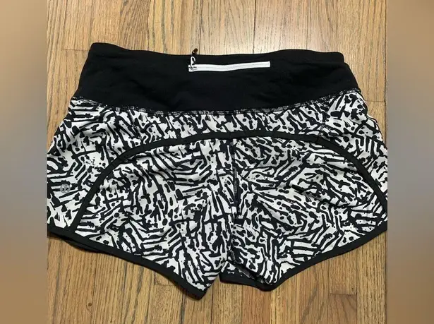 Lululemon  pattern black white shorts 4 - Image 4