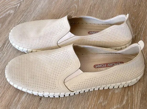 Skechers  beige suede air cooled memory foam comfort slip on shoes 7