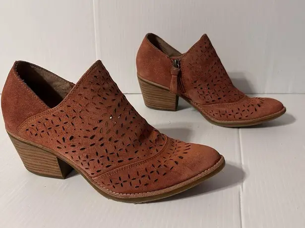 Sofft mauve leather perforated ankle bootie chunky heel size 9 M