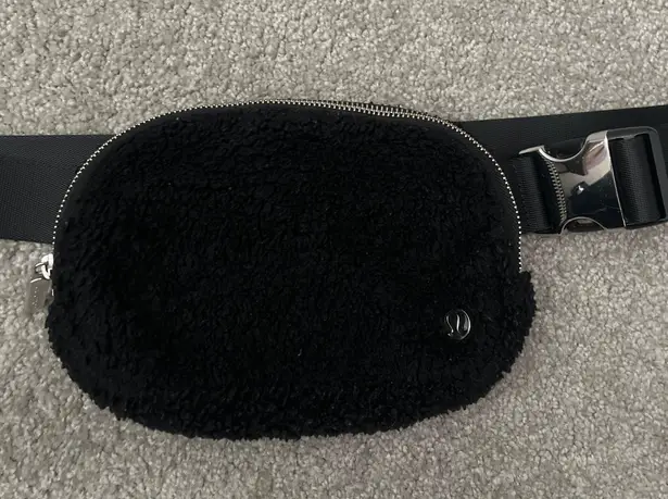 Lululemon Everywhere Fleece Belt Bag