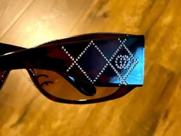 New! Women’s Oversized Sunglasses With Rhinestones.