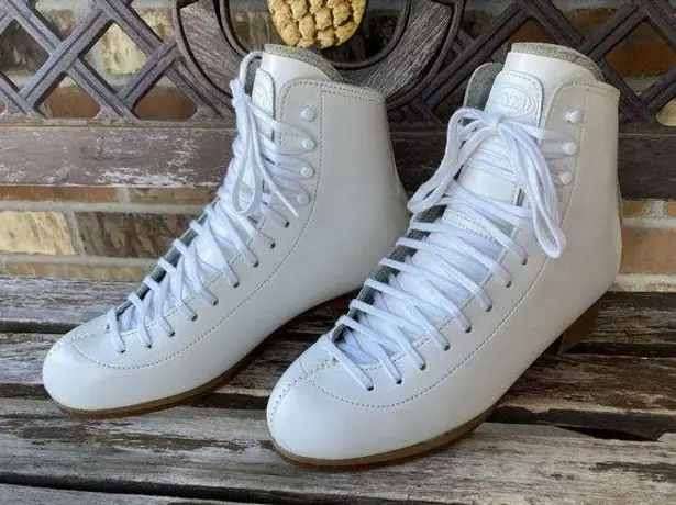 GAM 0884 Ice Figure Skate Boots Made in Canada Size 7