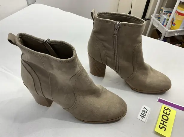 Quipid Womans Ankle Boots Tan 7 Side Zip Block Heel Almond Toe