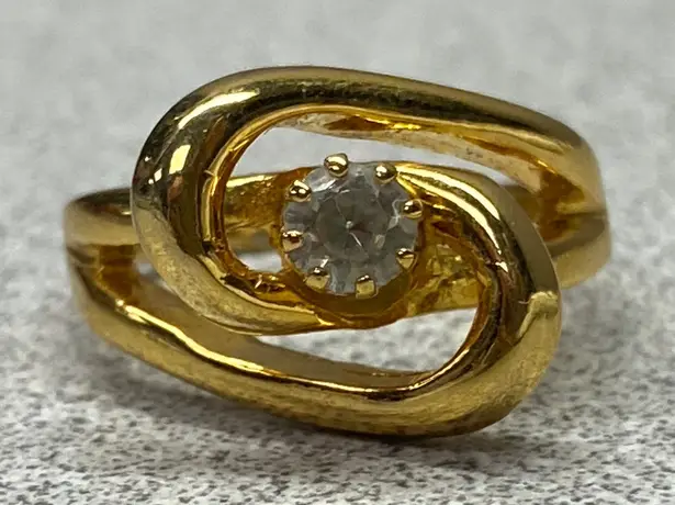 Elegant Yellow Gold Plated Bypass Solitaire Ring Accent Size 6 Retro Preppy