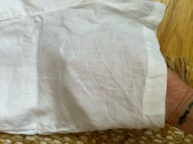 Tahari white linen high waisted shorts