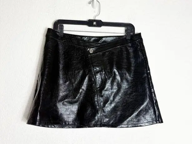 Torn By Ronny Kobo Donnie Asymterical Skirt Size Large Black Snakeskin Pleather