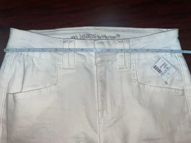 Maurice's NWT  White Mid Rise Cropped Capris Size 2