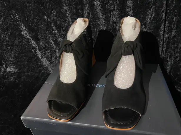 Bernardo Lizzie Dusk Kid Suede sandals casual classic stylish chic comfy