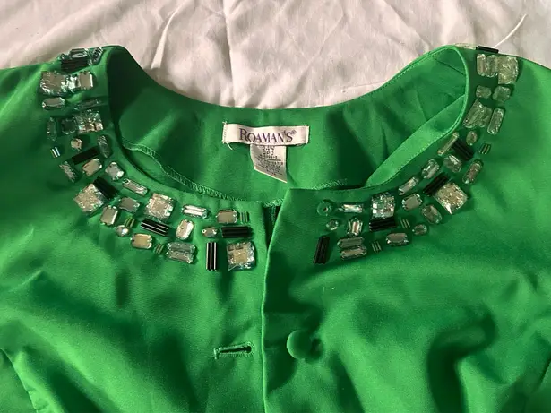 Roaman’s green blazer buttoned size 24w