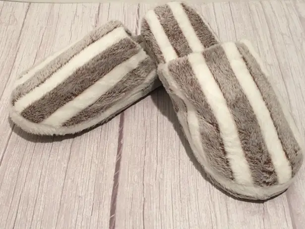 Soft Cozy Slippers, Size 10/11 Brown