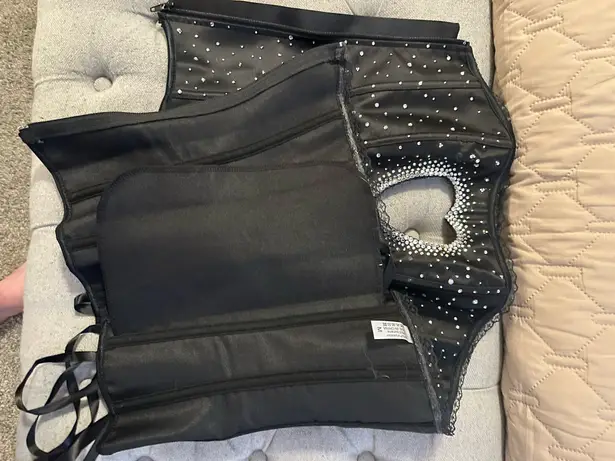 Sabrina Carpenter Black Rhinestone Heart Cut