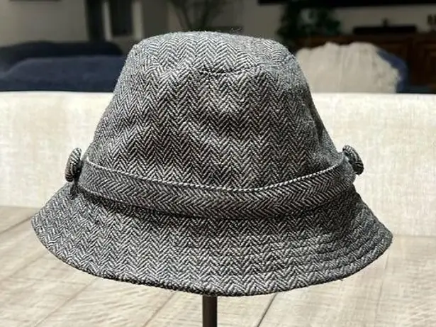 Coldwater Creek women’s chevron tweed black and gray hat. Sherlock Holmes style