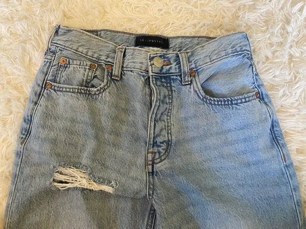 Aeropostale Ripped baggy 90s light wash high rise jeans. 