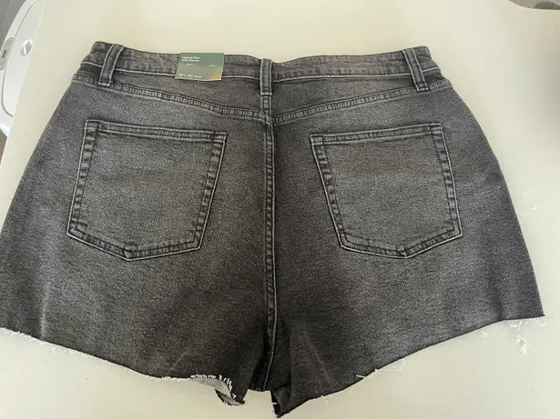 Wild Fable Black Wash High Rise Mom Cut Off Denim Shorts Size 16 NWT