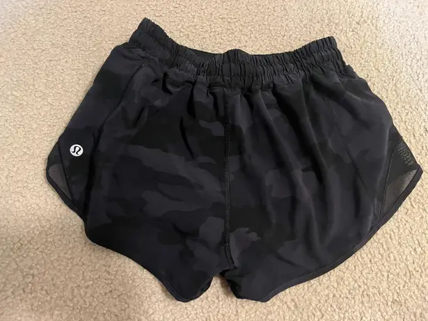 Lululemon Hotty Hot Shorts 2.5 Black Camo