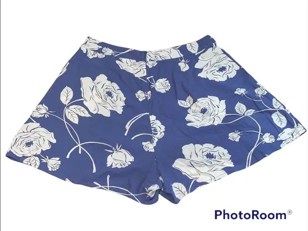 Amuse Society  Floral Periwinkle & Cream Shorts