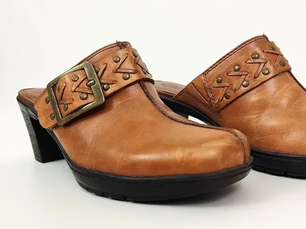 Vintage Embellished Leather Clogs in Brown | Size 6 Tan