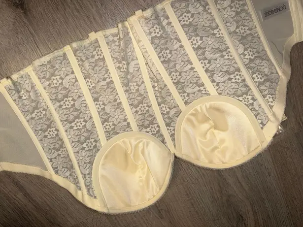 Dominique ivory lace corset new 36C