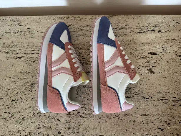 COB by Culture of Brave Joy Womens Sneaker. Size EU37/US6