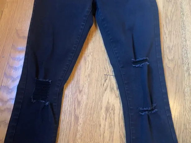 Guess Distressed knee Skinny Jeans size 27