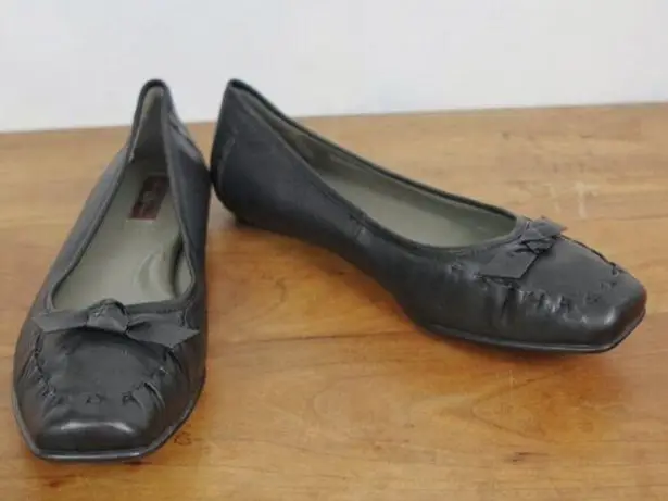 Born Black Leather Bow Front Flats Size 10