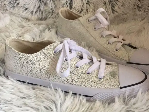 Airwalk Women’s Iridescent Opalescent Off White Lace Up Sneakers