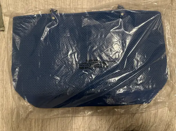 ThirtyOne Boutique Thirty One Style Setter Bag in Cobalt Blue  thumbnail 2